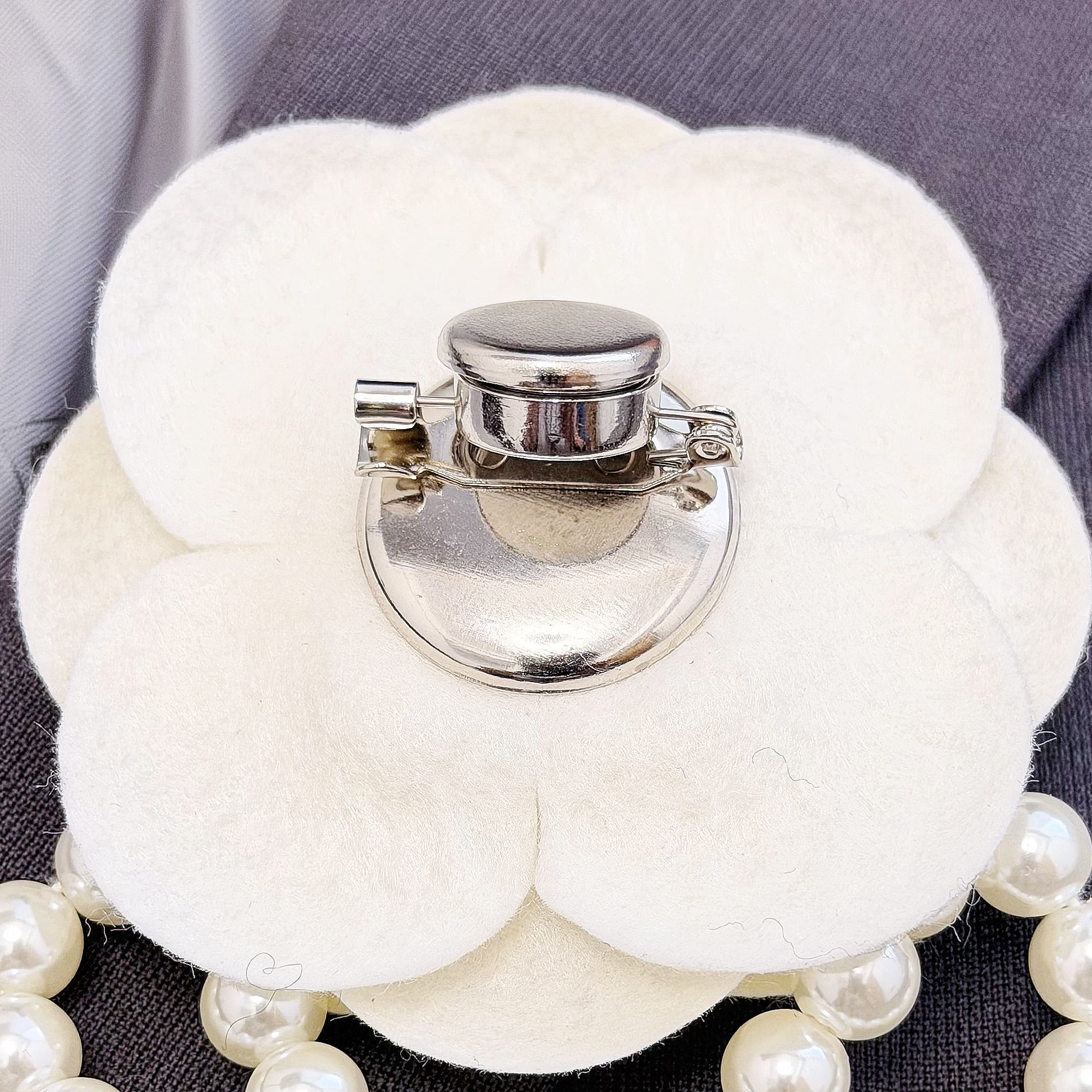 Strong Magnetic Brooch & Badge Clasp - No Pin Holes, No Damage to Clothes, Secure Hold for Thick Coats, Invisible Holder, Gold/Silver