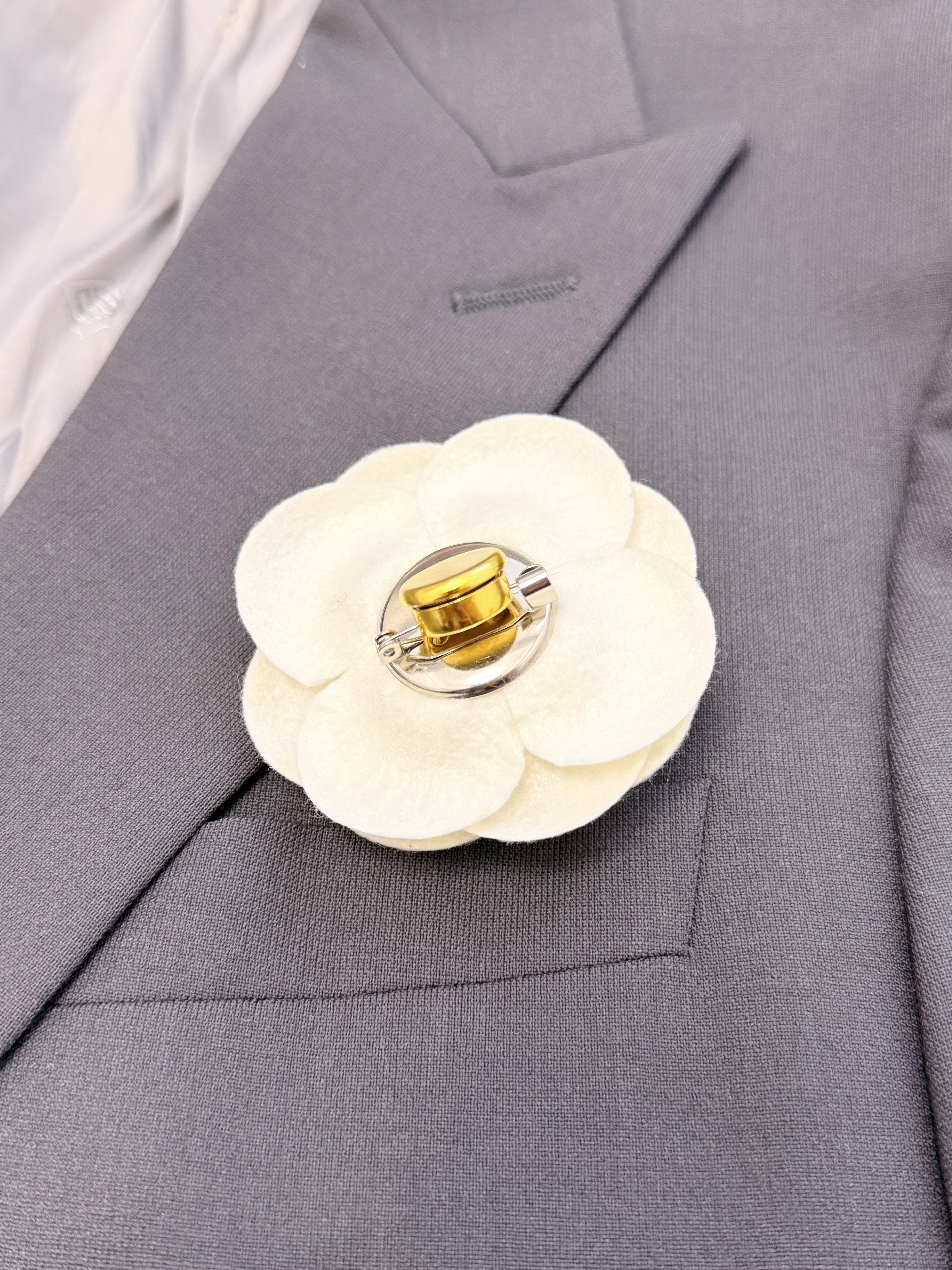 Strong Magnetic Brooch & Badge Clasp - No Pin Holes, No Damage to Clothes, Secure Hold for Thick Coats, Invisible Holder, Gold/Silver