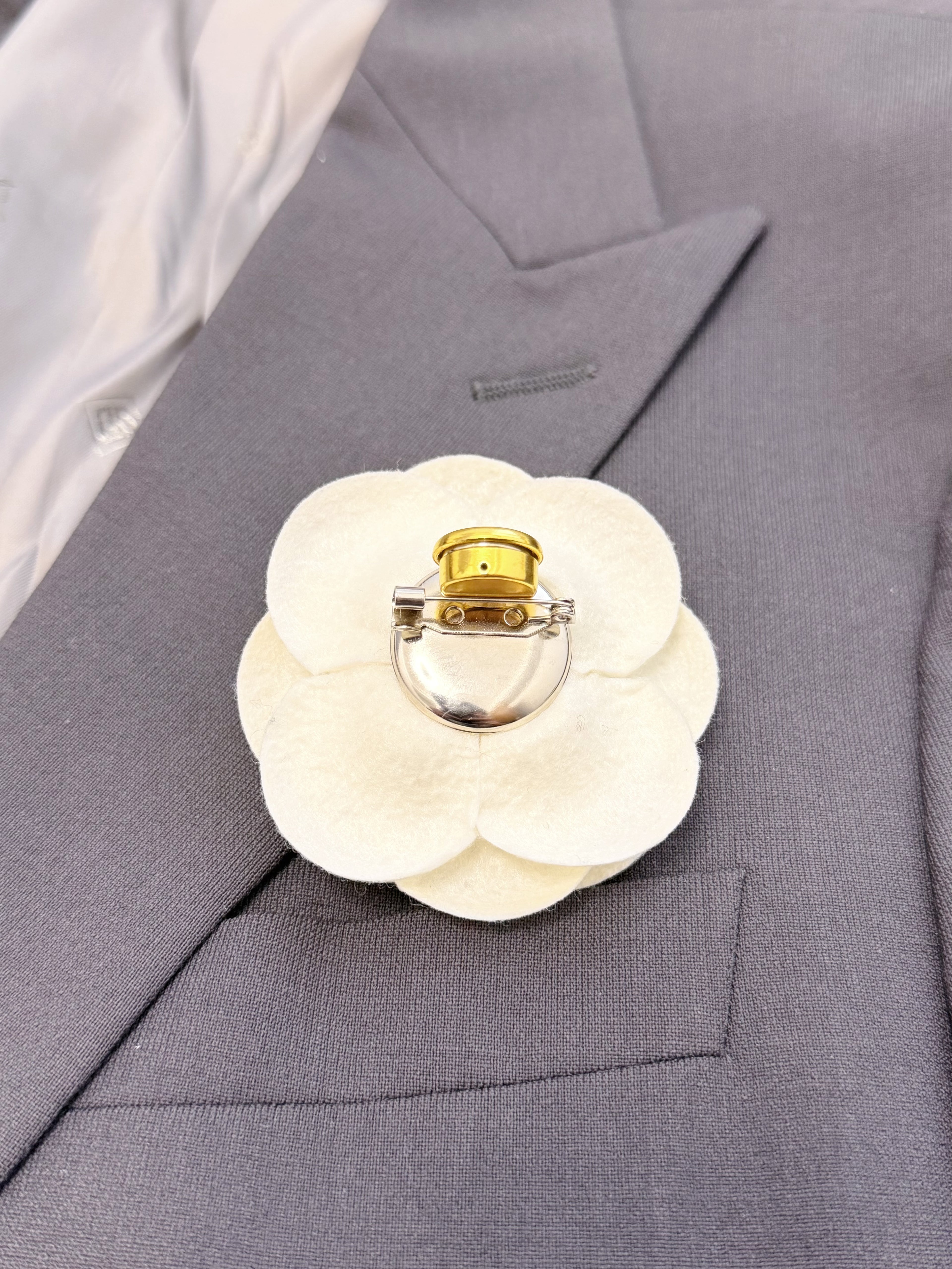 Strong Magnetic Brooch & Badge Clasp - No Pin Holes, No Damage to Clothes, Secure Hold for Thick Coats, Invisible Holder, Gold/Silver